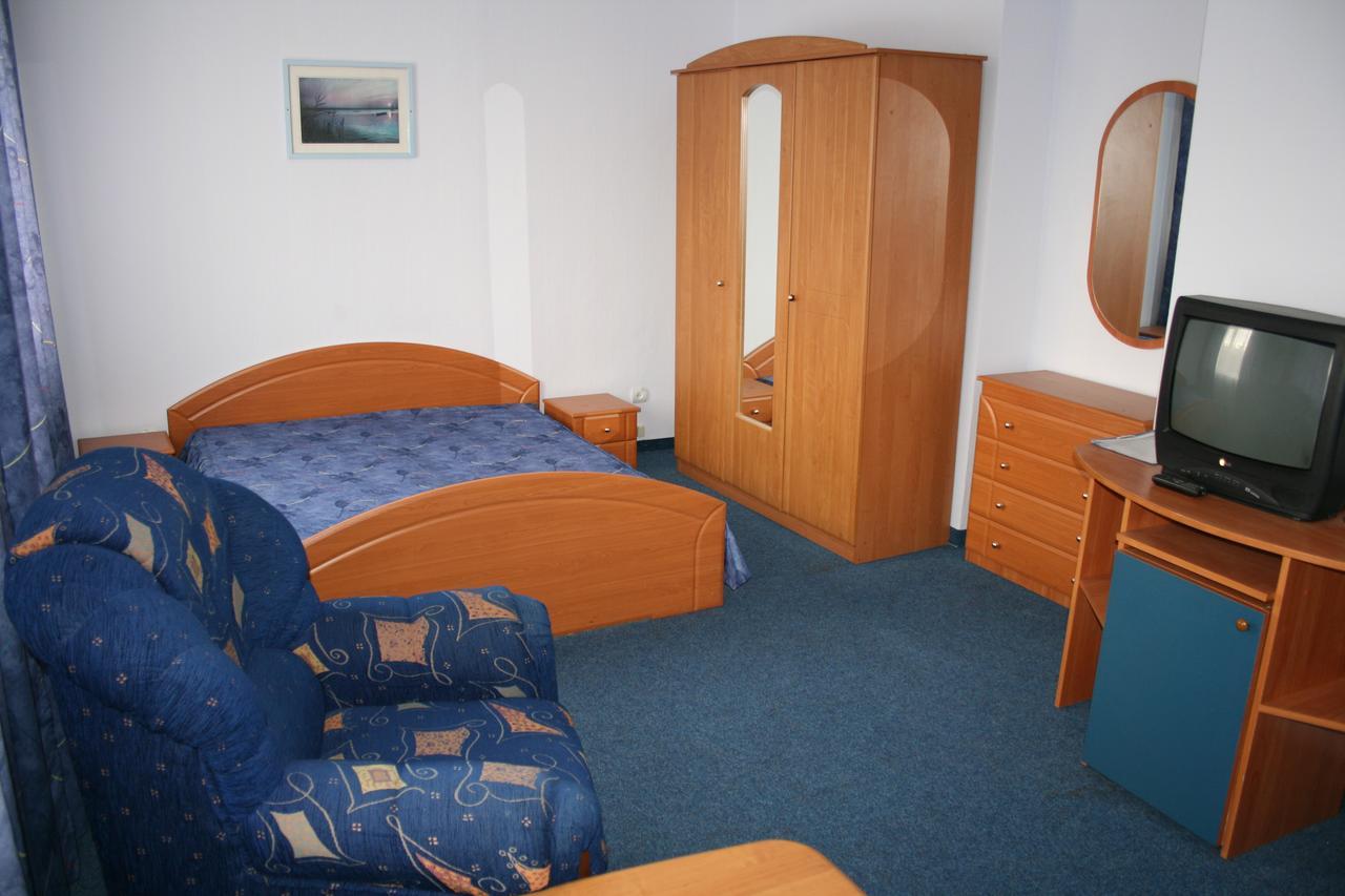 Hotel Zhovtnevyi Vinnycja Esterno foto