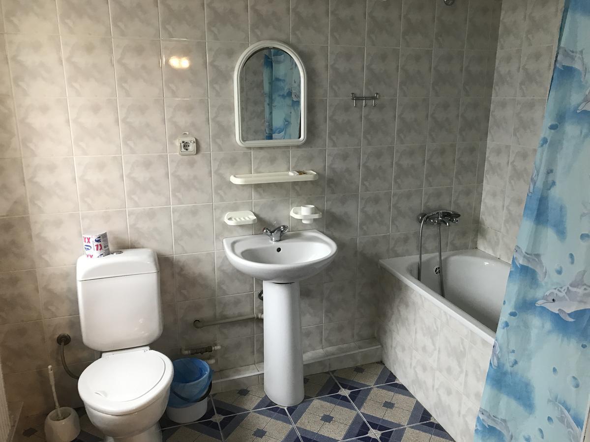 Hotel Zhovtnevyi Vinnycja Esterno foto