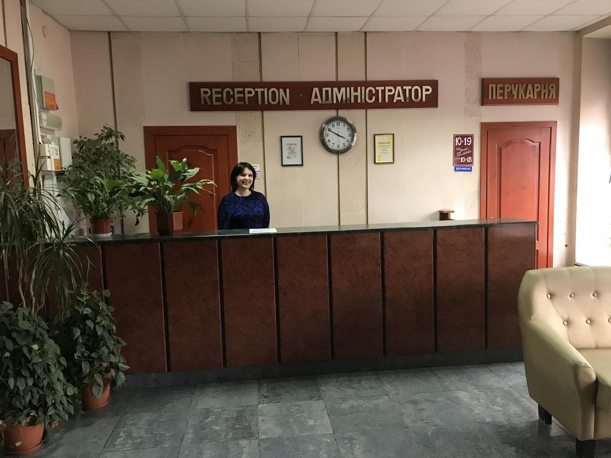 Hotel Zhovtnevyi Vinnycja Esterno foto