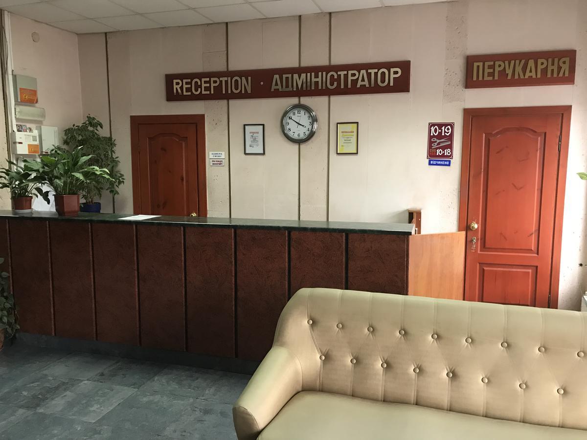 Hotel Zhovtnevyi Vinnycja Esterno foto