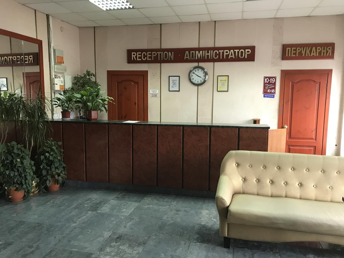 Hotel Zhovtnevyi Vinnycja Esterno foto